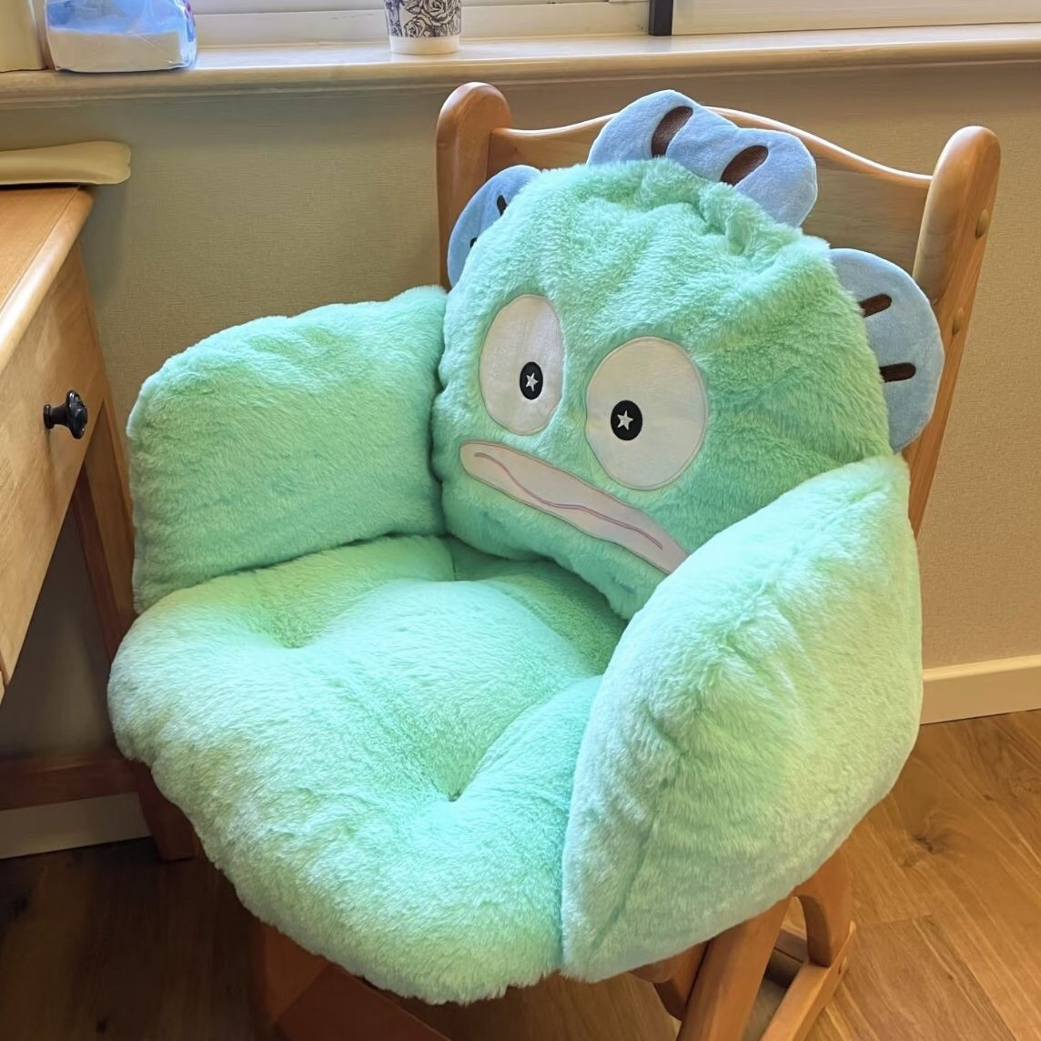 可爱丑鱼椅子坐垫秋冬季保暖毛绒靠垫腰靠一体学生屁垫小沙发mmh
