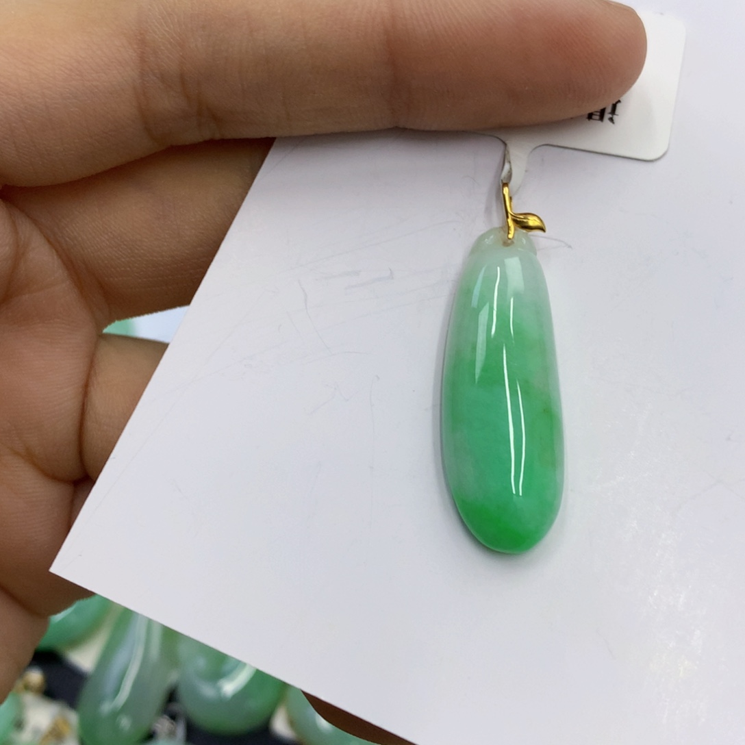 拾***月翡翠18K金镶嵌颈饰翡翠