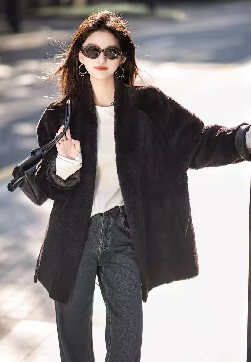 【景汇专属】2025新款皮毛一体外套女款简约V高级LG0525