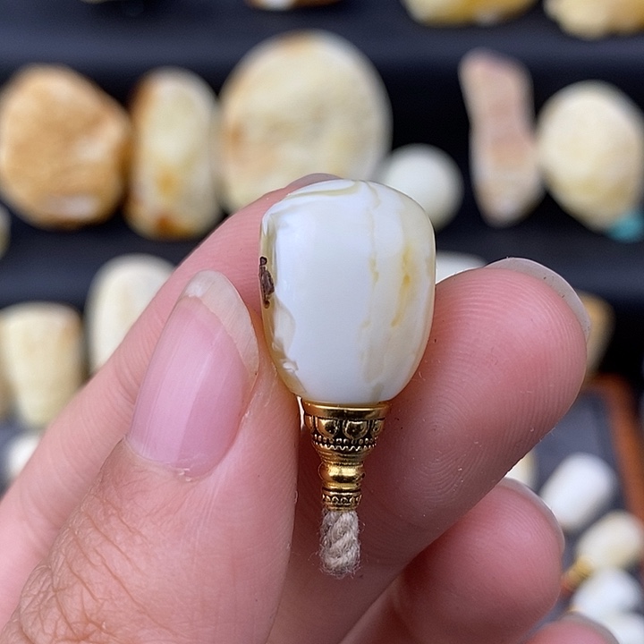 琥珀未镶嵌裸石12金瓷白三通b265