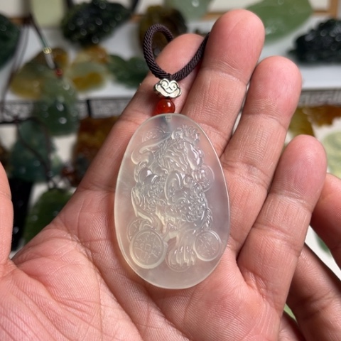 蛇纹石玉颈饰未镶嵌