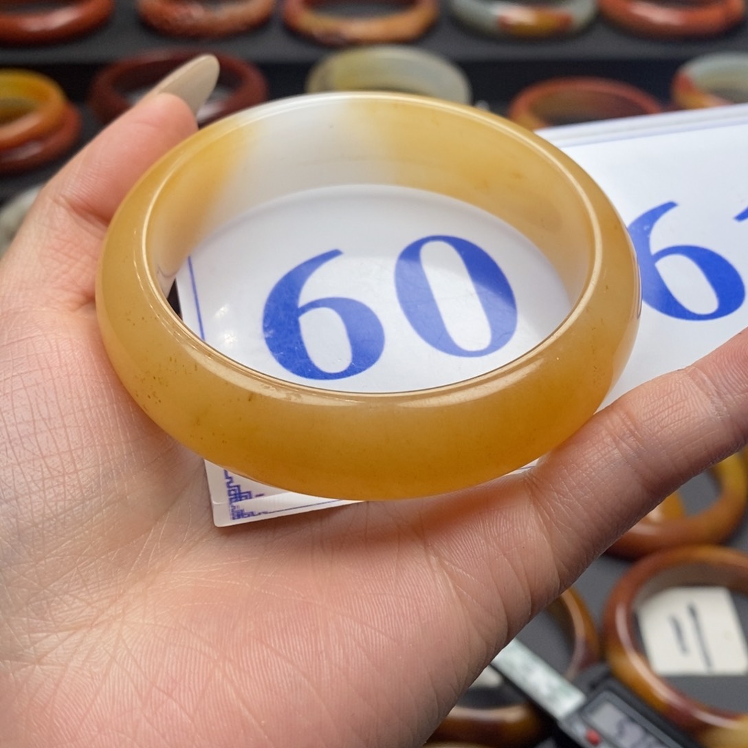 石英质玉（黄龙玉）手镯未镶嵌