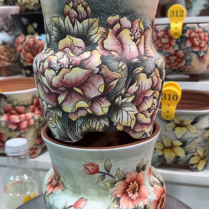 喵****紫砂花盆水晶花盆239微瑕