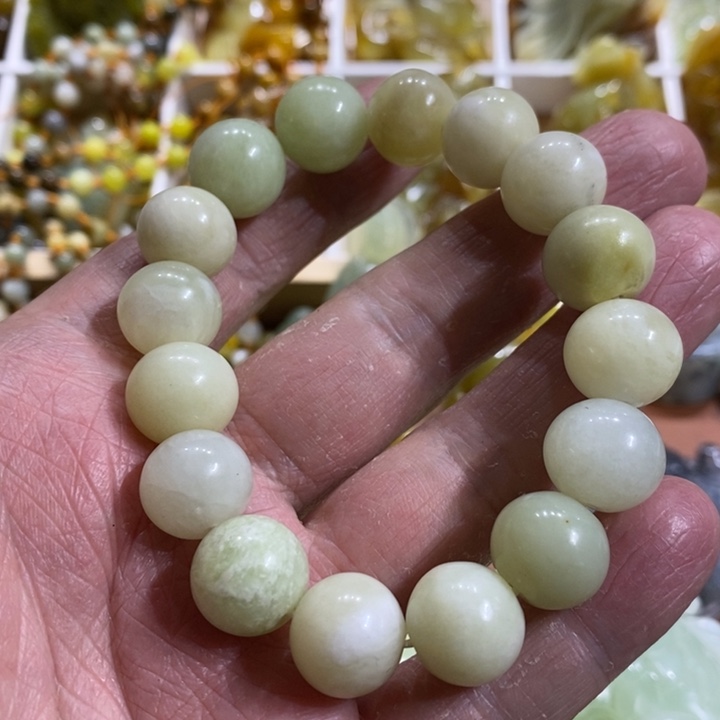 蛇纹石玉颈饰未镶嵌