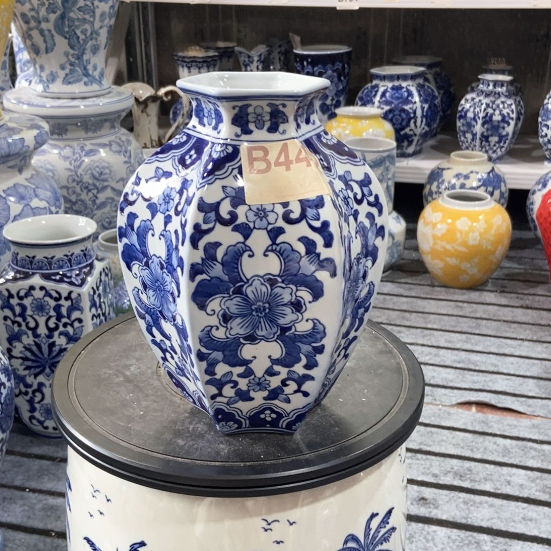 摆件花瓶手绘釉下彩