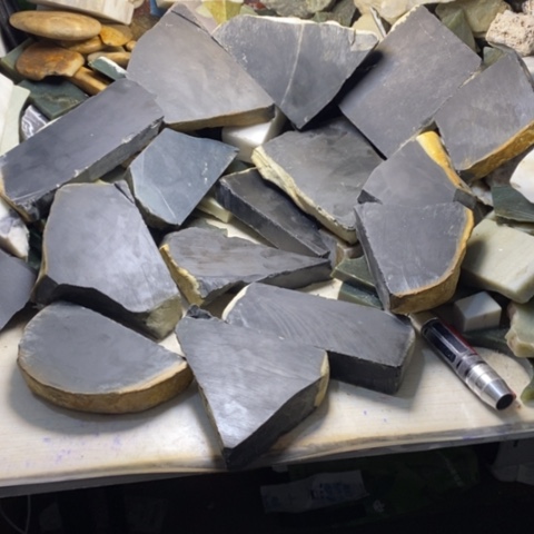 透闪石质玉未镶嵌挂件贝****马