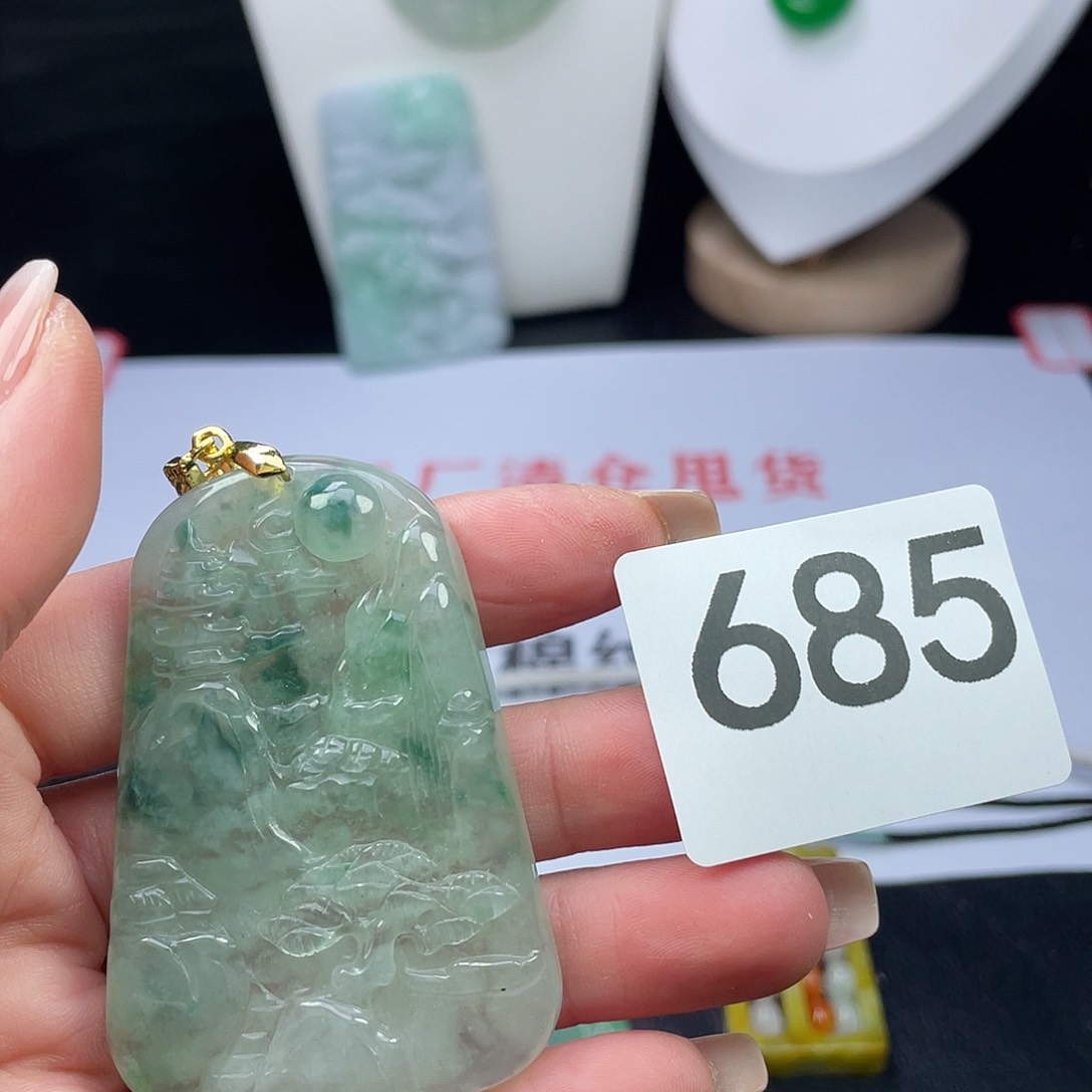 翡翠未镶嵌吊坠(赠链)