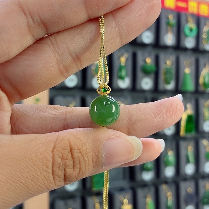 和田玉18K金镶嵌吊坠(赠链)