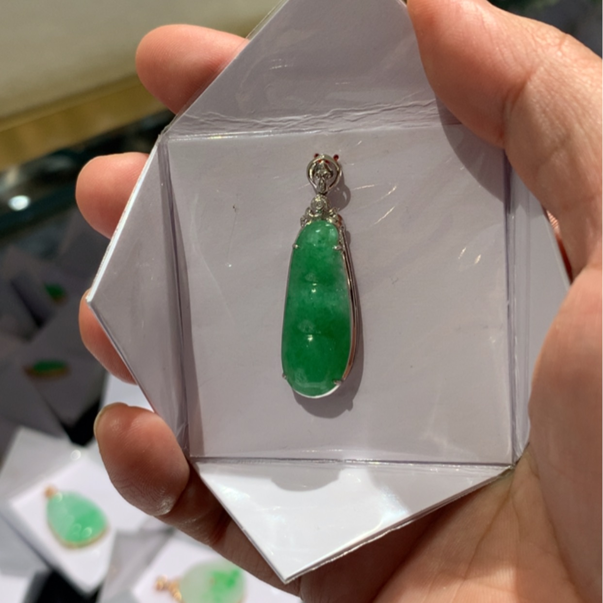 【闪购商品】翡翠颈饰18K金镶嵌翡翠首饰