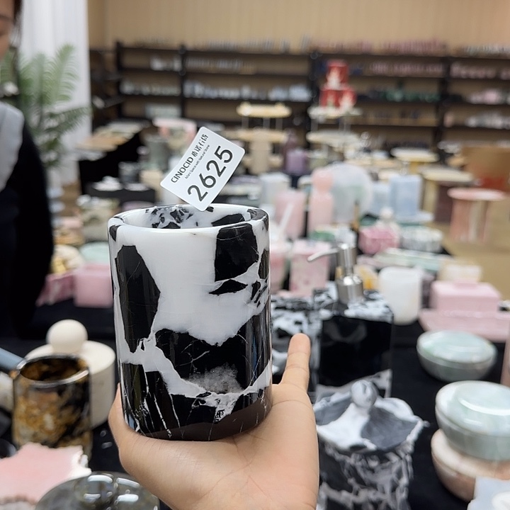 2625宝黑圆筒福利