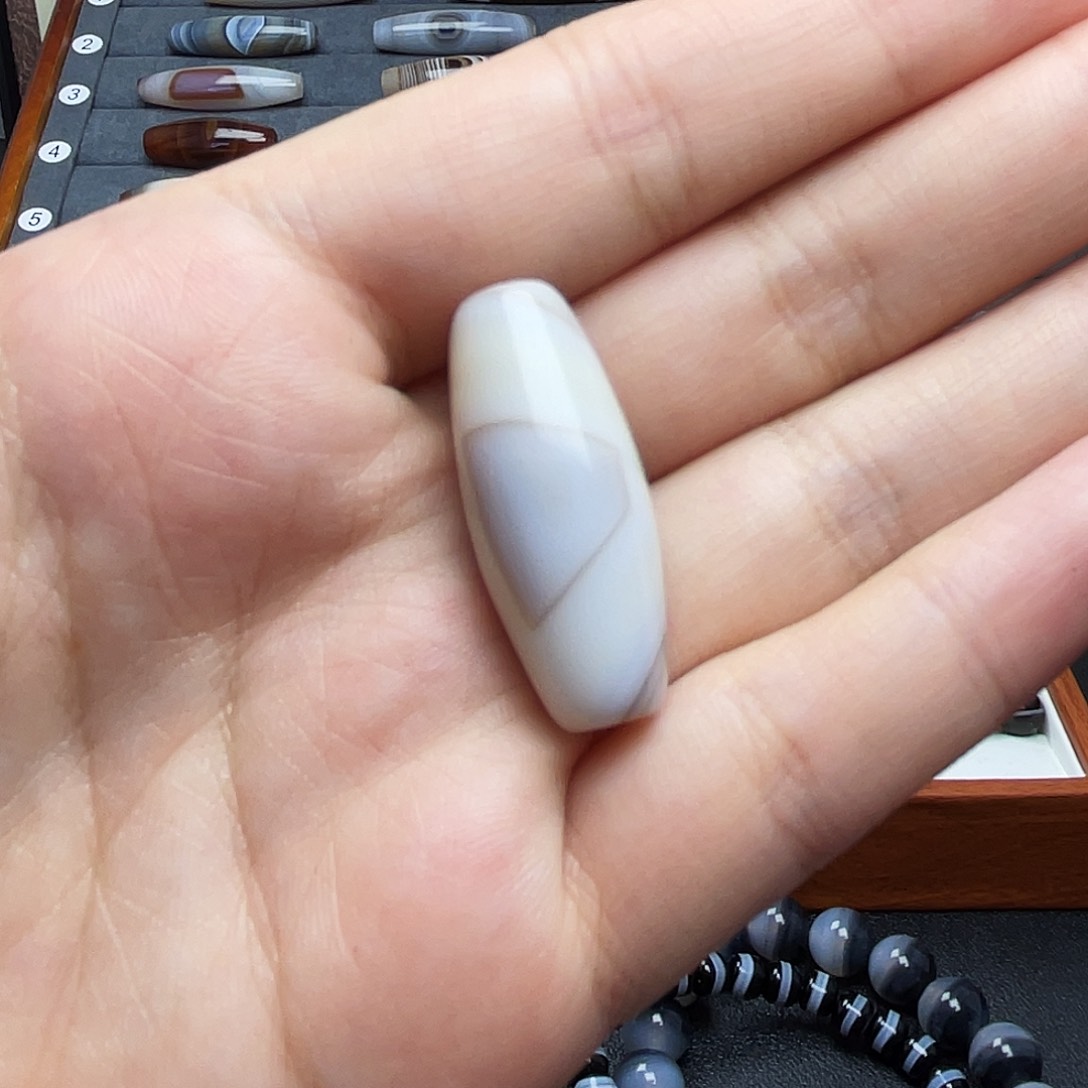 玛瑙/玉髓颈饰未镶嵌刘****雄