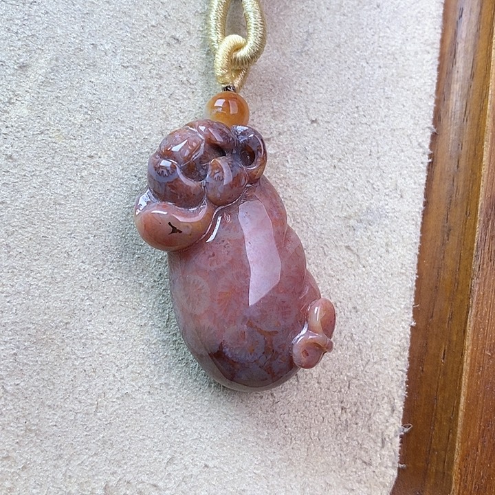 硅化玉颈饰未镶嵌