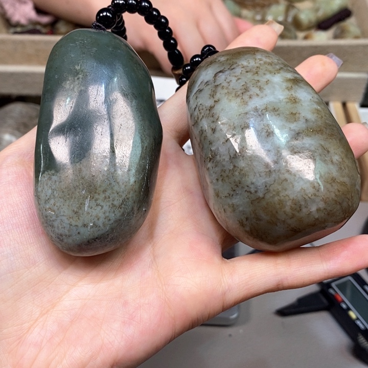 岫岩河磨玉（透闪石质玉）颈饰未镶嵌