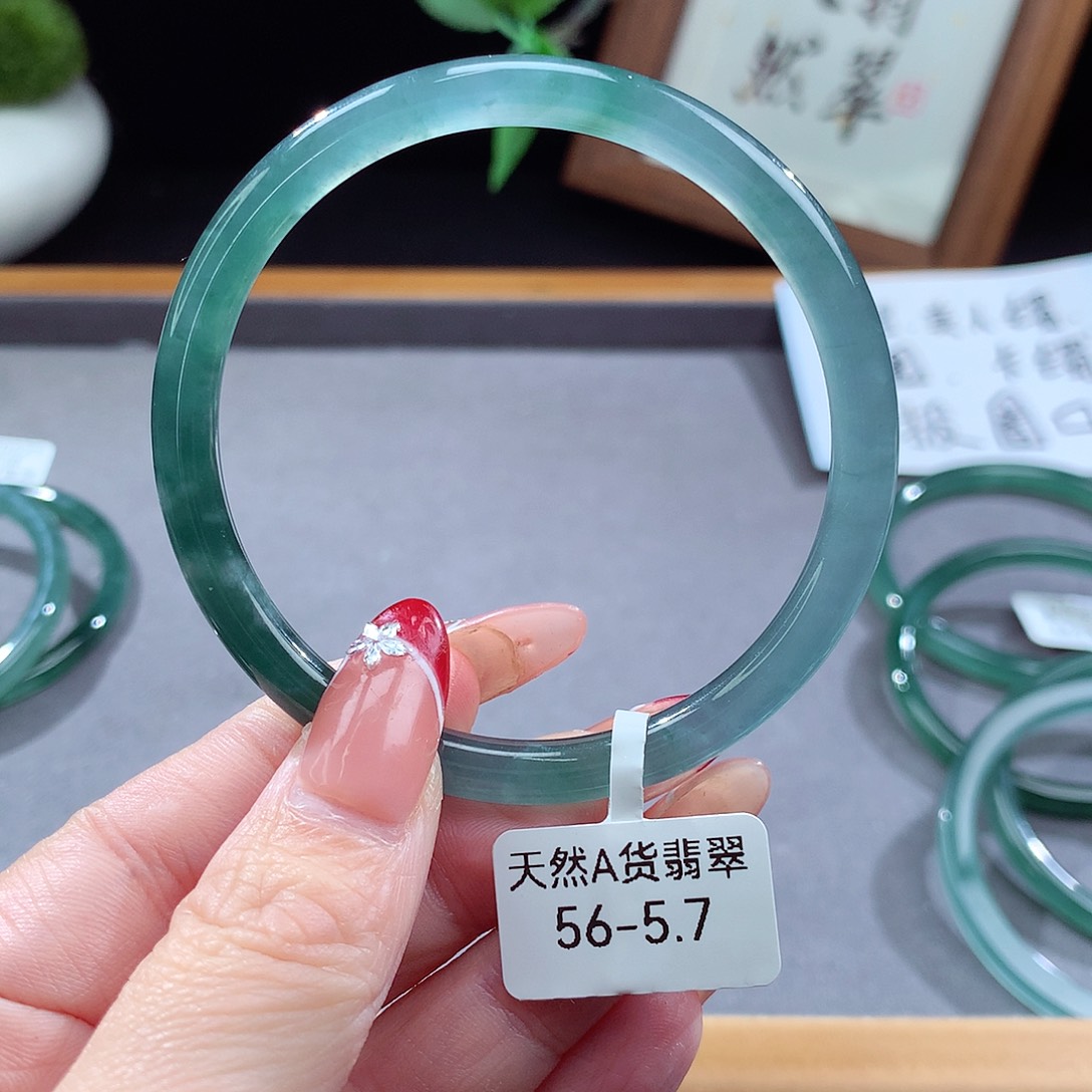 翡翠手镯（圆镯）未镶嵌