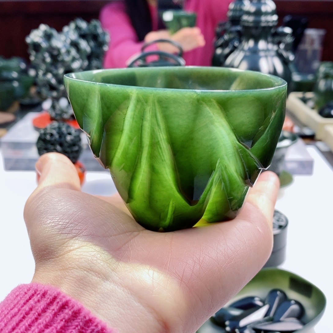 和田玉（青玉）把件未镶嵌微瑕山河杯