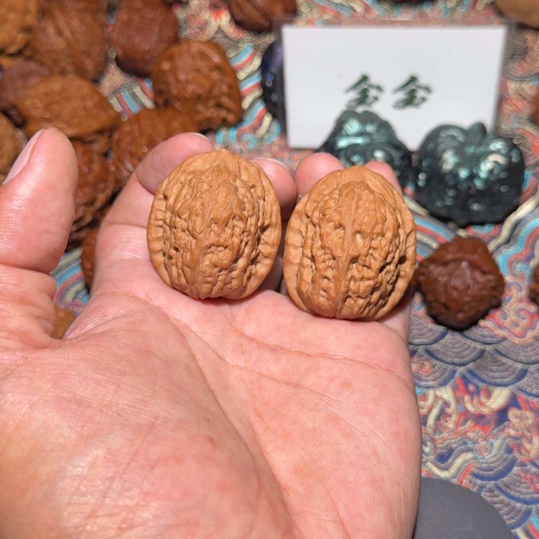 把件文玩核桃076原树玉观音，尺寸34 33 39