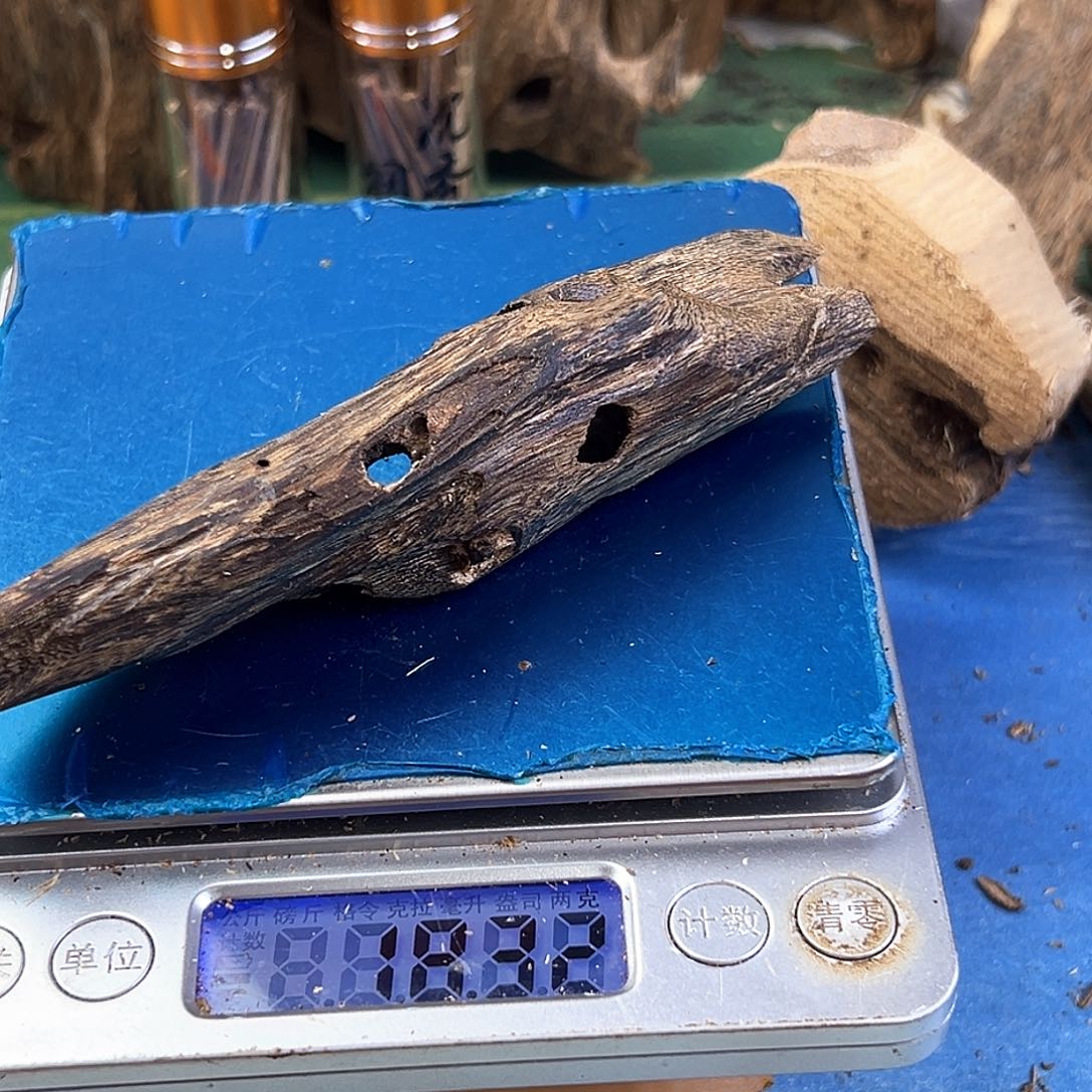 香料绿奇楠虫漏白棋18克