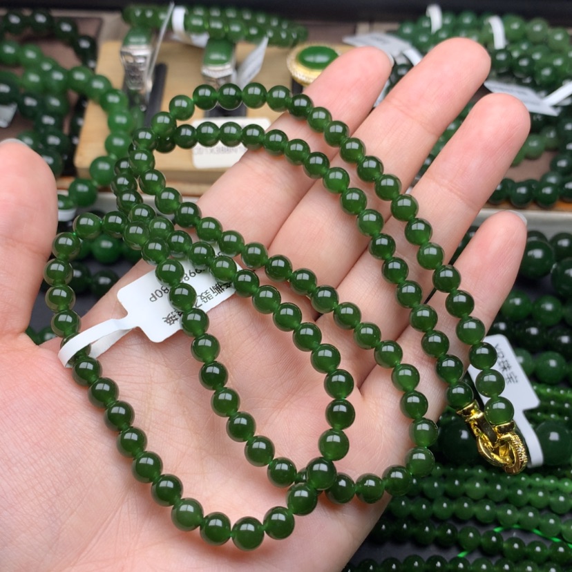 【闪购商品】颈饰未镶嵌和田玉（碧玉）黄****人