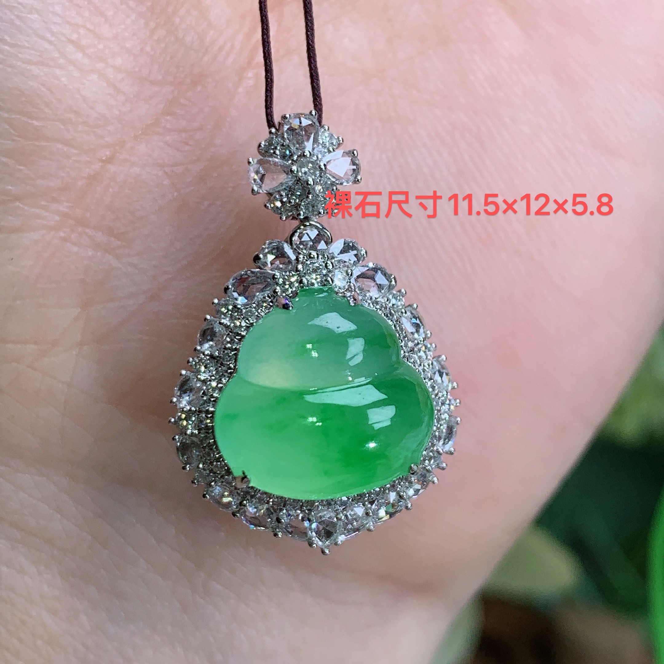 缅甸天么翡翠A货18k高冰起光飘阳绿葫芦吊坠缘尺寸24.7×16.6×11.6