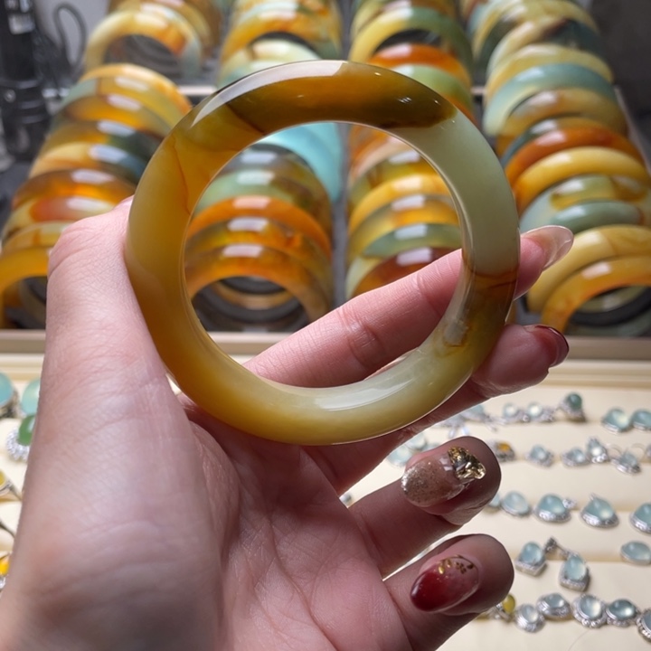 蛇纹石玉手镯未镶嵌天****球