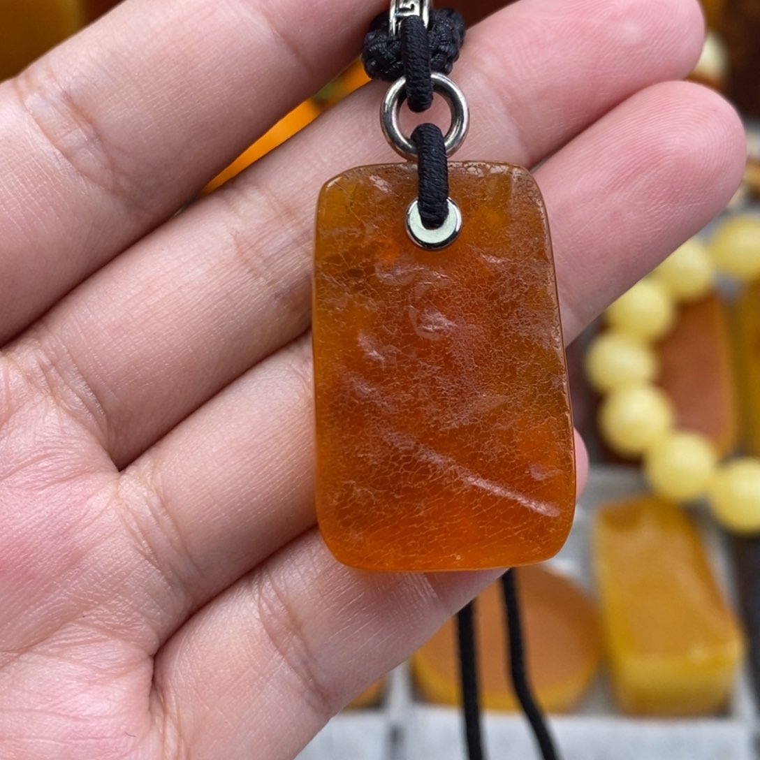 琥珀吊坠(赠链)未镶嵌