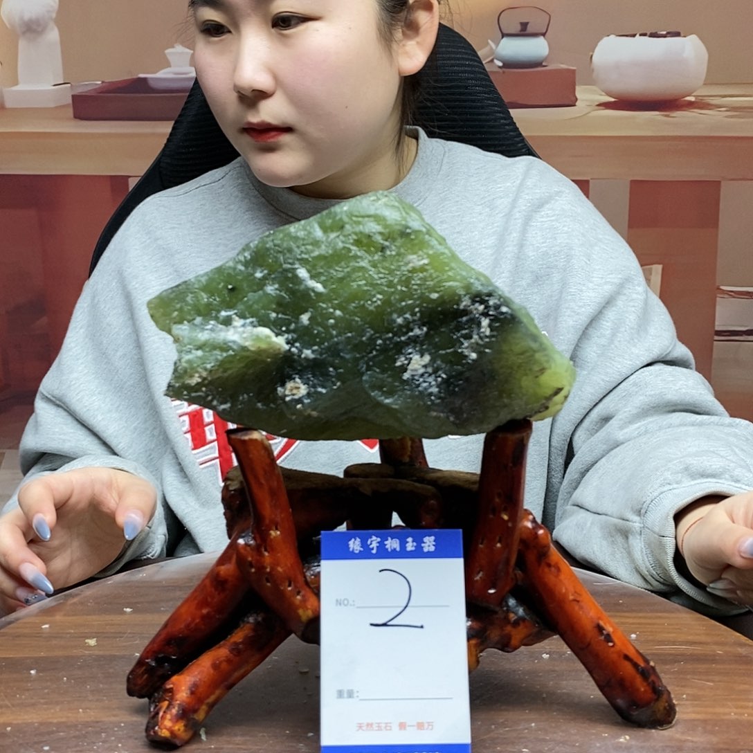 蛇纹石玉原石未镶嵌