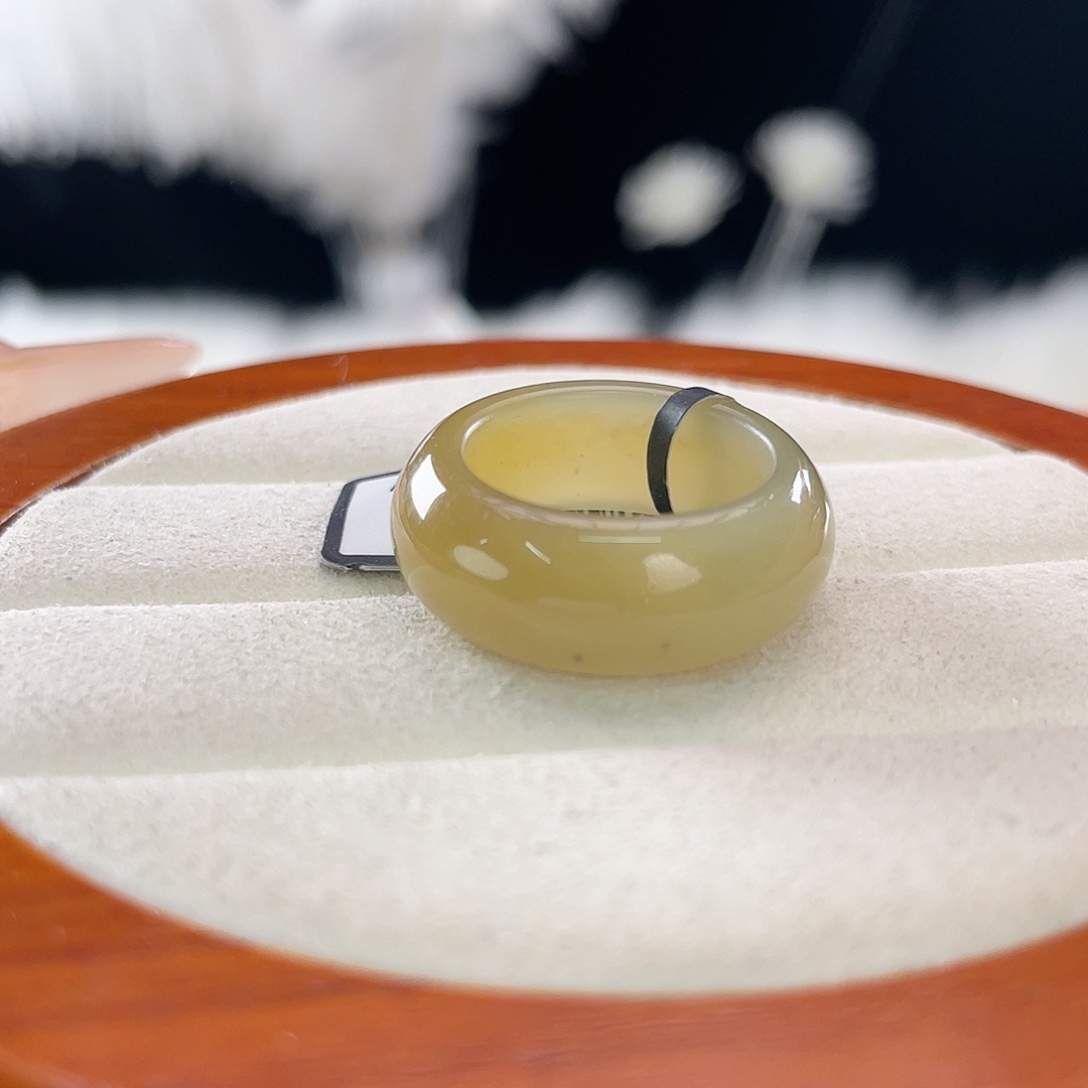 和田玉未镶嵌戒指l6 冰透浅糖轮胎。16.4。不退换