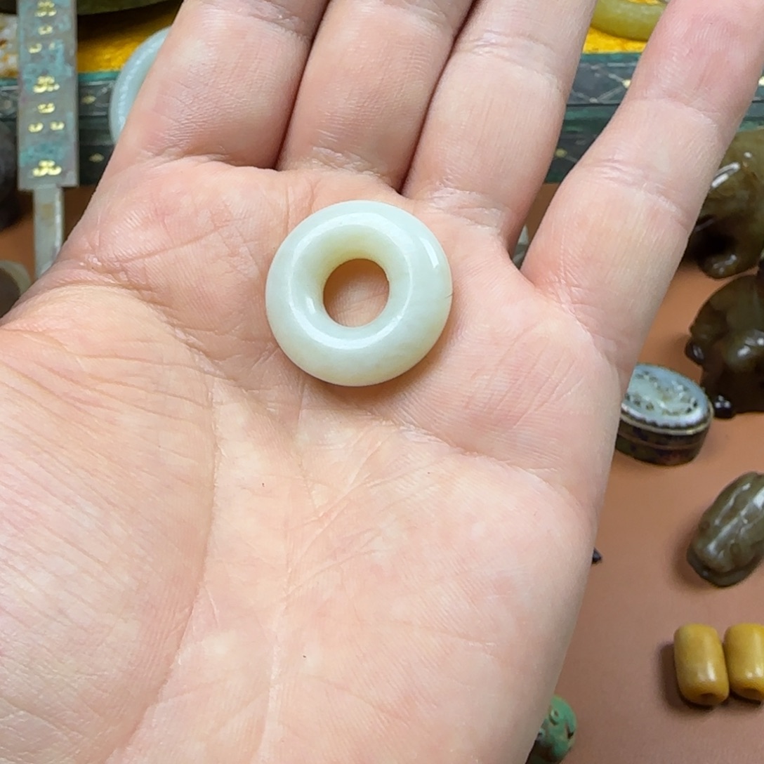 东***飞和田玉未镶嵌挂件