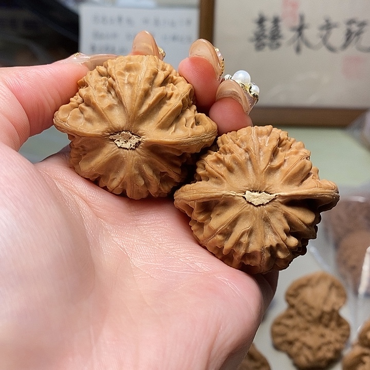 文玩核桃吊坠44宫灯