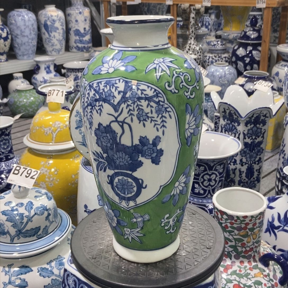 摆件花瓶手绘釉下彩