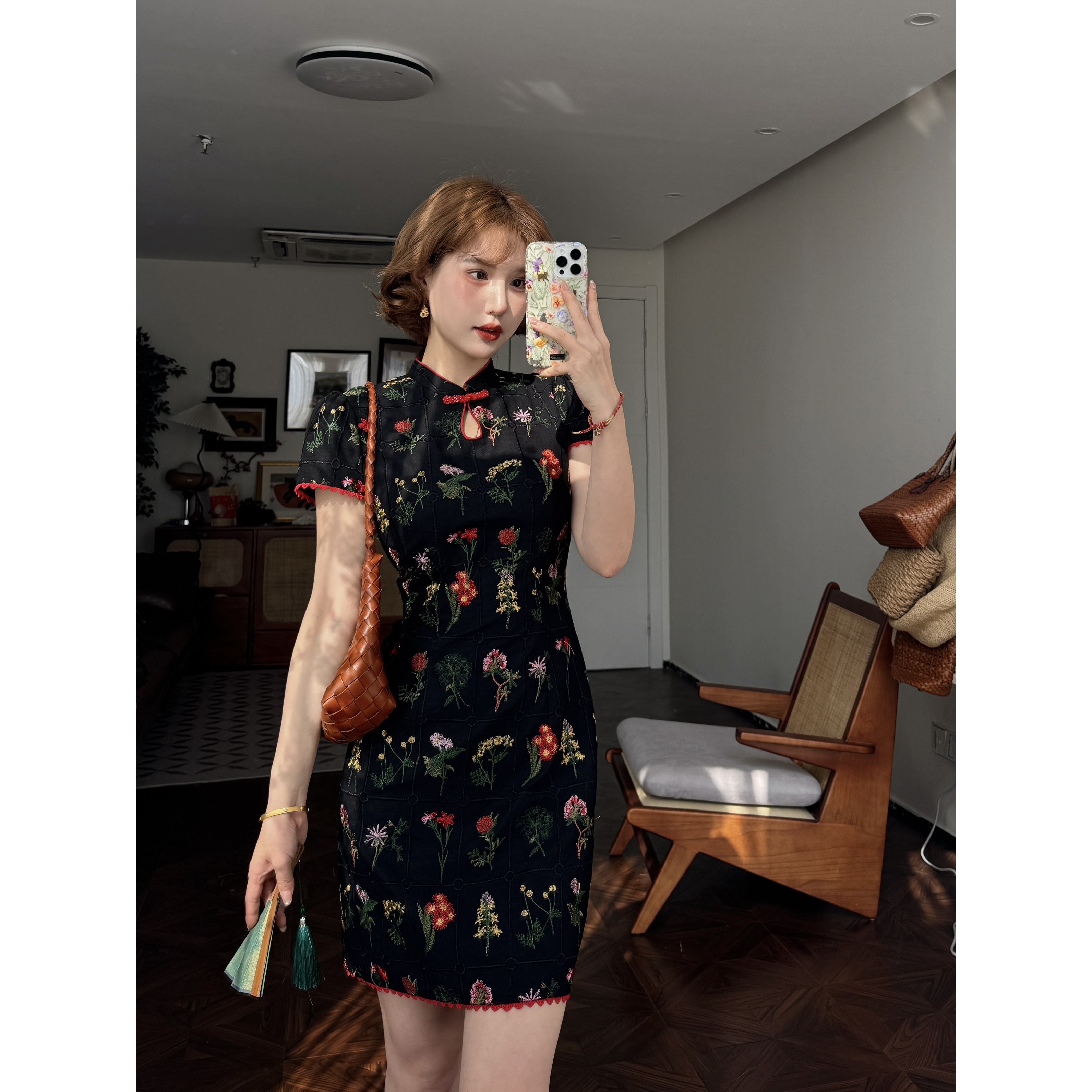 蕾英俊-花城秘境-春季法式复古立领植物刺绣收腰气质连衣裙JF6150