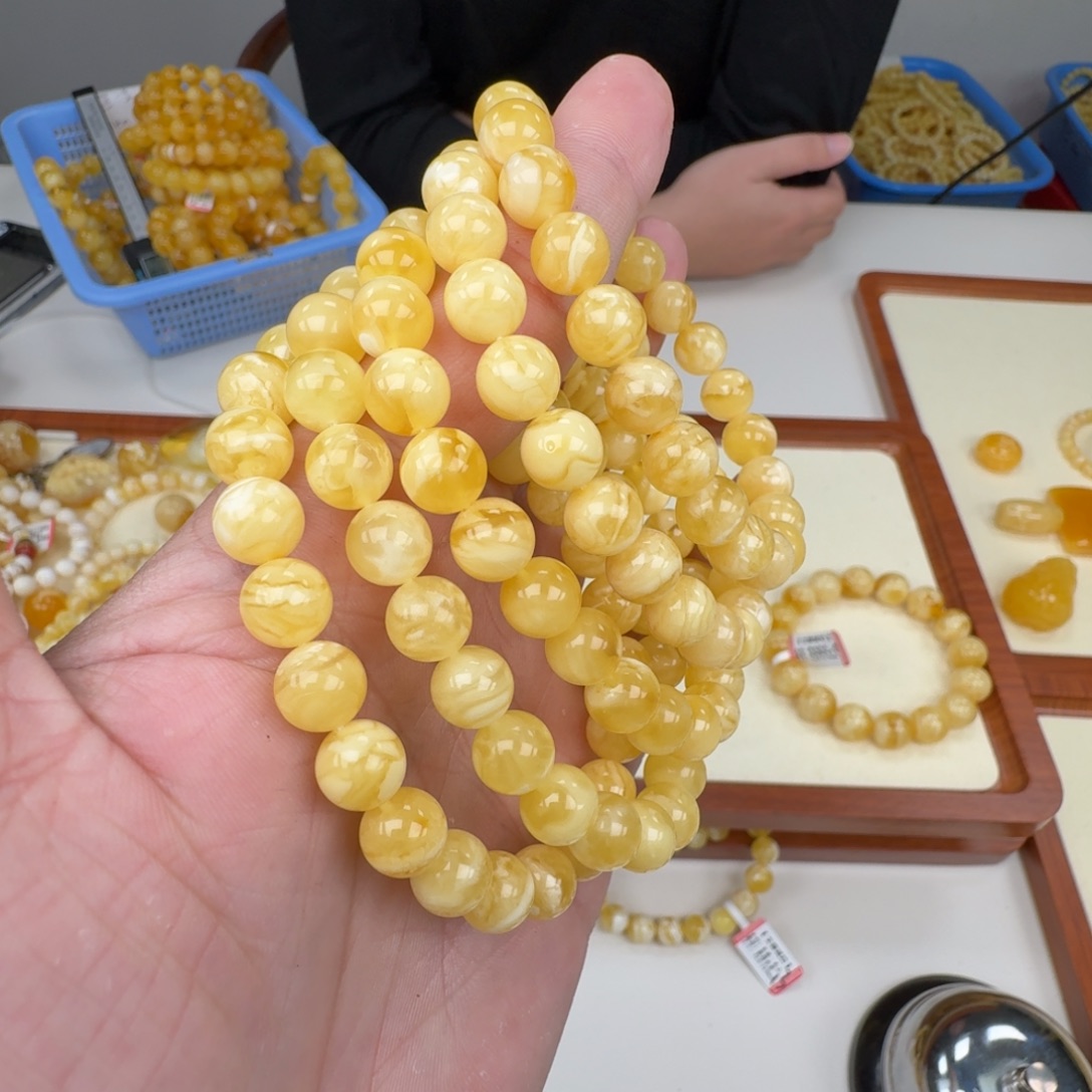 琥珀未镶嵌裸石多样性发其一