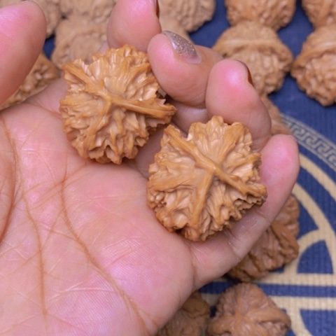 【闪购商品】文玩核桃吊坠三棱35