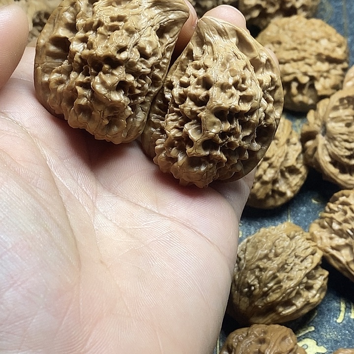 奔****桃核吊坠官帽半壁