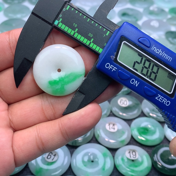 翡翠颈饰未镶嵌缅甸天然A货翡翠