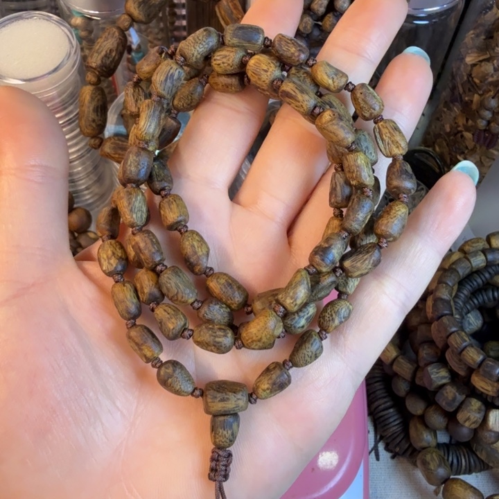 沉香沉香碎屑莺歌绿奇楠06树钉多圈15.7克