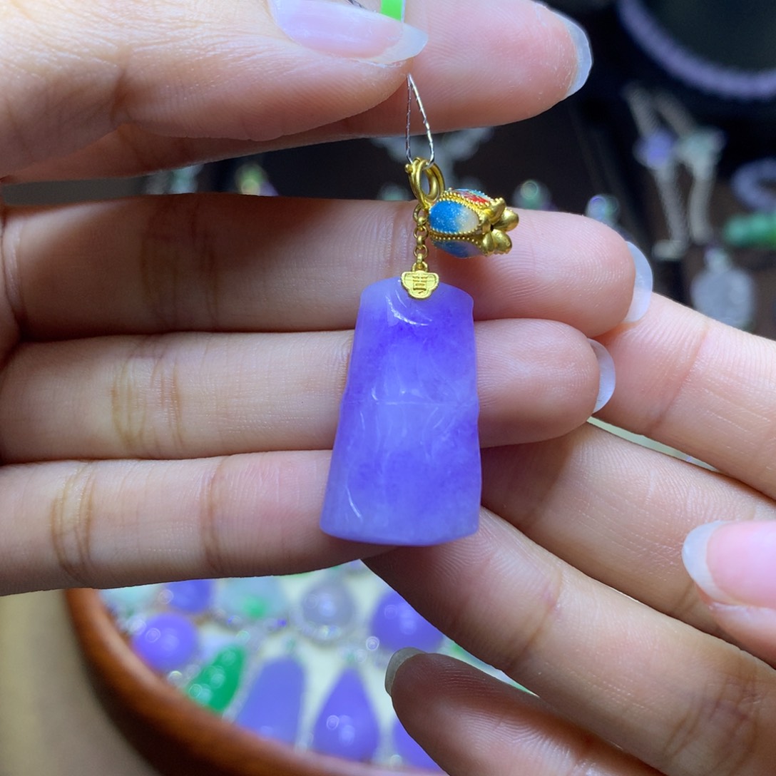 翡翠颈饰18K金镶嵌翡翠