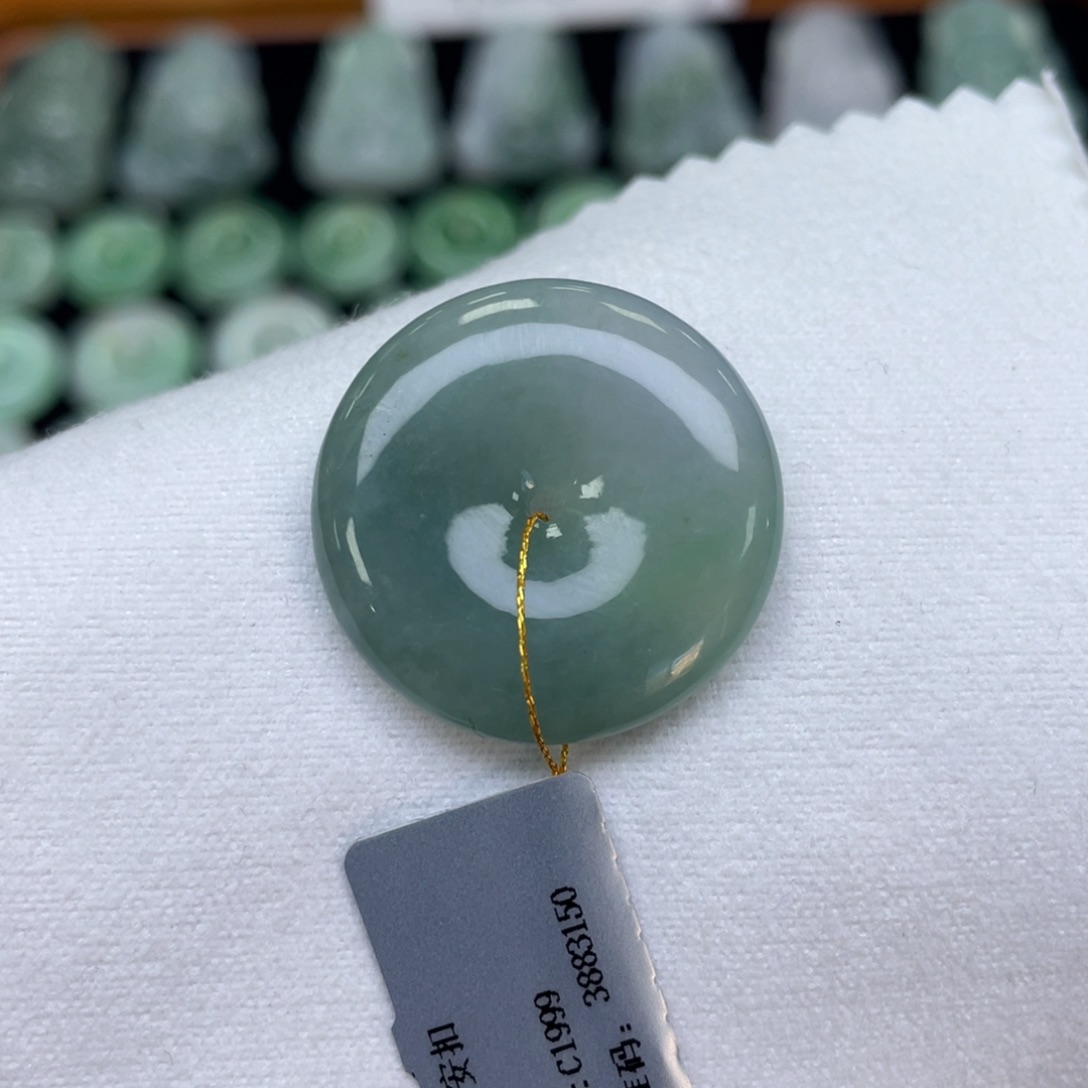 颈饰未镶嵌翡翠平安扣