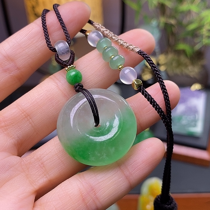 翡翠未镶嵌吊坠(赠链)