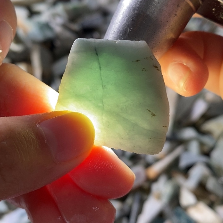 翡翠颈饰未镶嵌天然翡翠