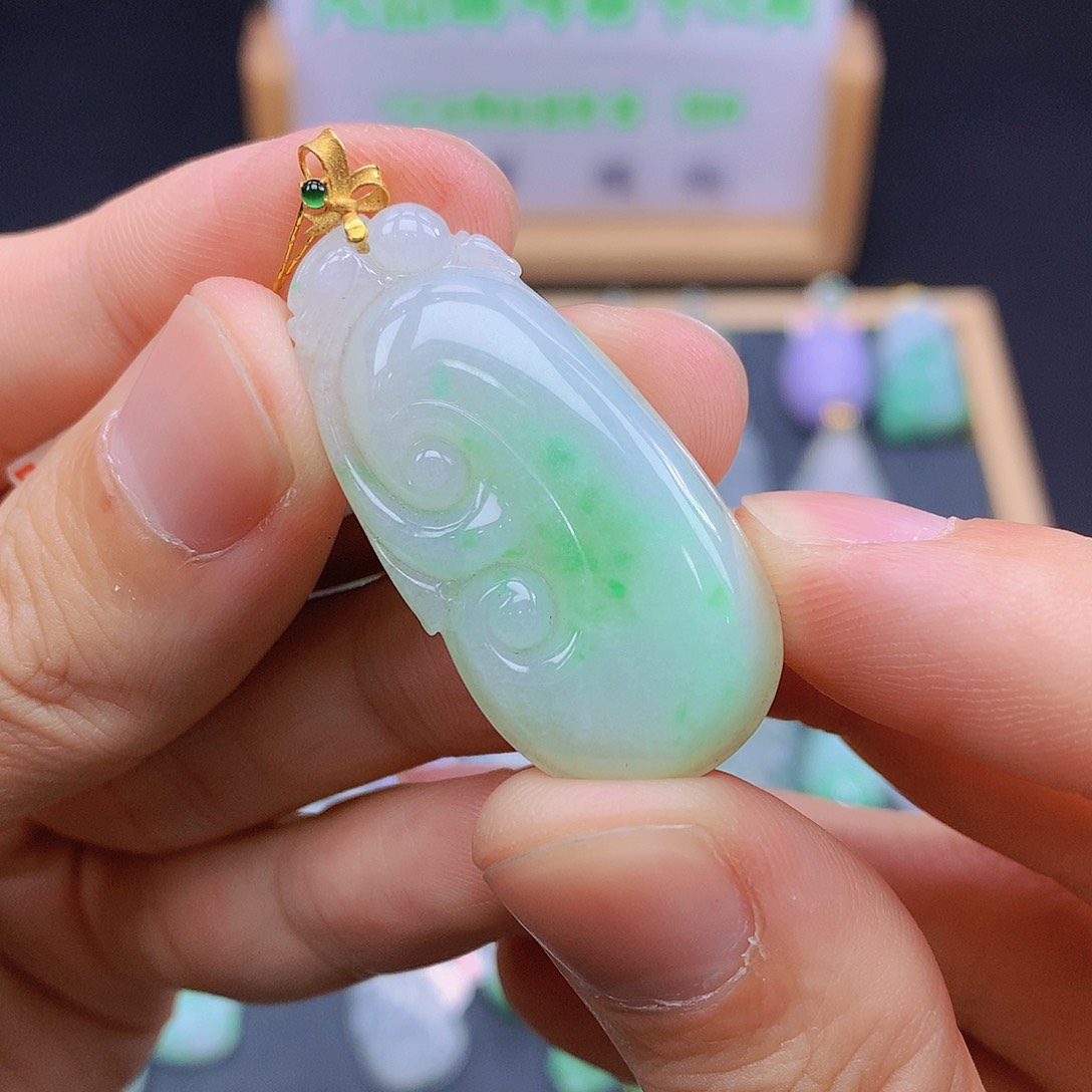 翡翠18K金镶嵌颈饰翡翠