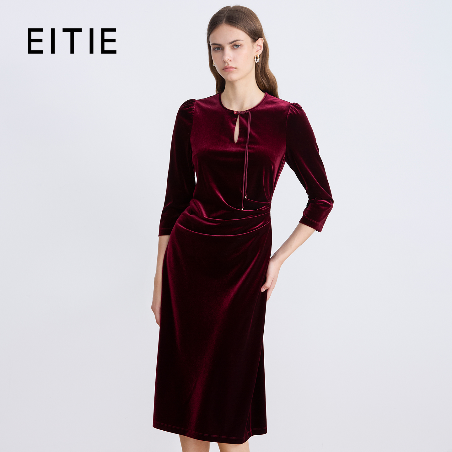 EITIE爱特爱25秋款法式复古优雅气质修身显瘦丝绒连衣裙C2507836
