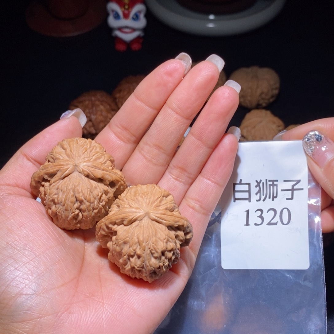 文玩核桃吊坠D**月白狮子