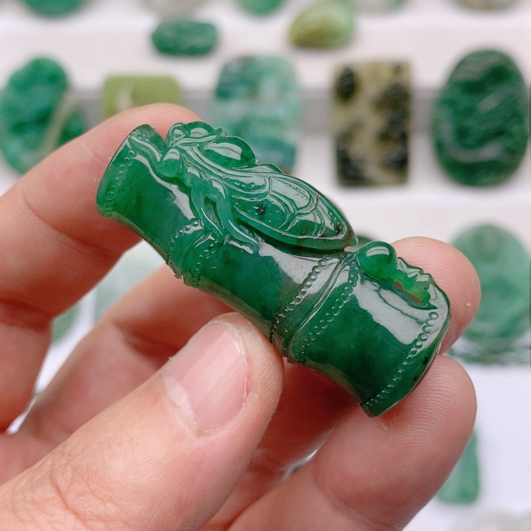 独山玉颈饰未镶嵌夏****程