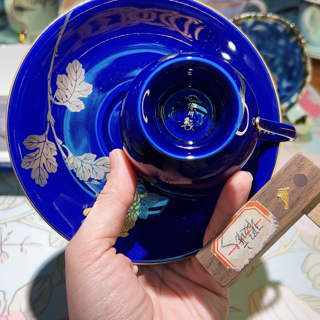 咖啡杯和茶杯是我们学校一