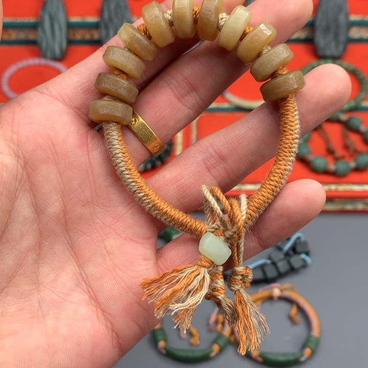 和田玉（糖玉）颈饰未镶嵌大***蛋