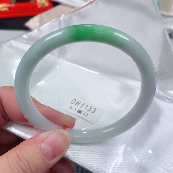 翡翠手镯（圆镯）未镶嵌57圈 1133