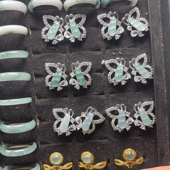 定制翡翠未镶嵌天然翡翠冰蓝耳钉镶嵌款一对