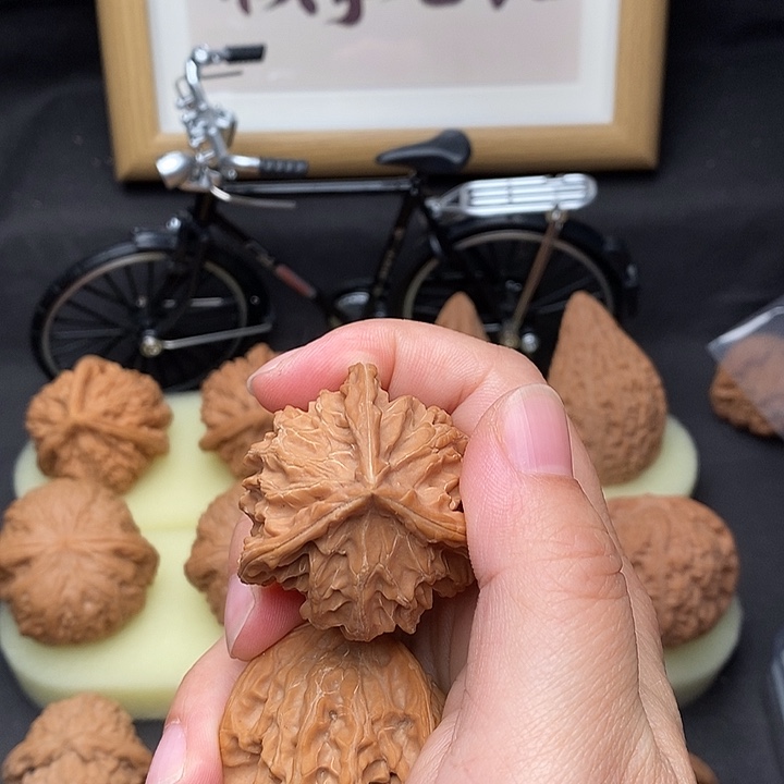 ꧁***꧂桃核吊坠盘山三棱