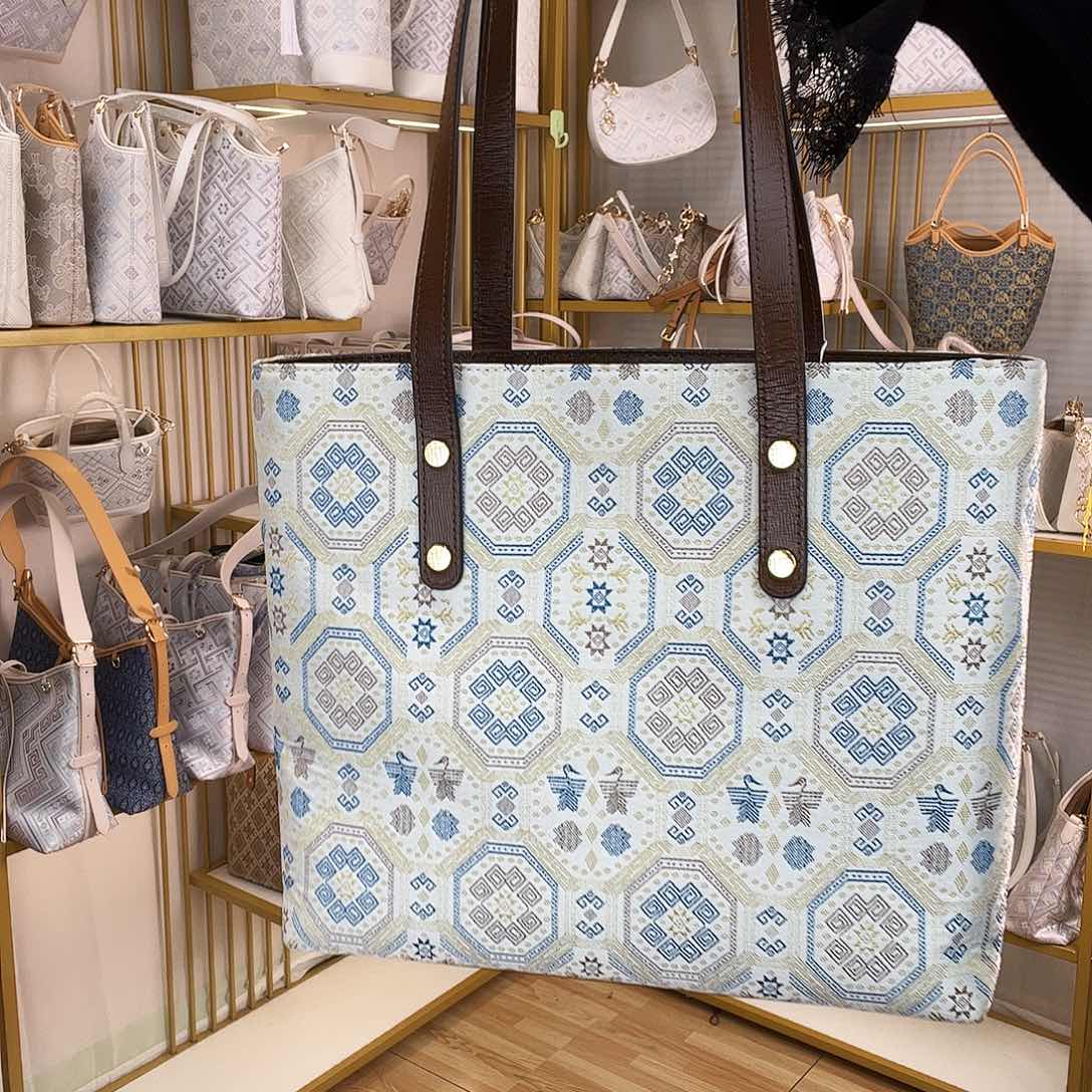 蚕丝蟒龙纹托特包